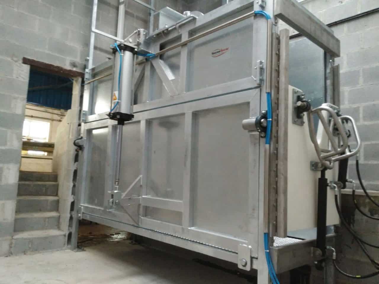 Transfer and Restraint Cage — product family reference